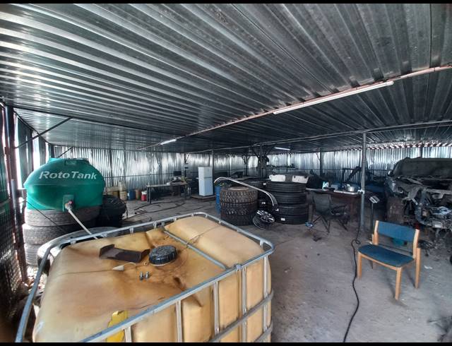 2,400M² WAREHOUSE TO LET IN ANDERBOLT